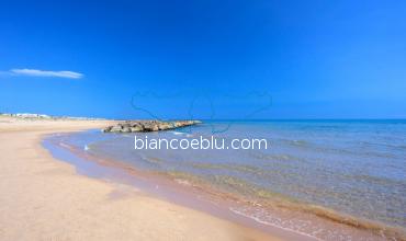 donnalucata is richi in sandy beaches and blue sea